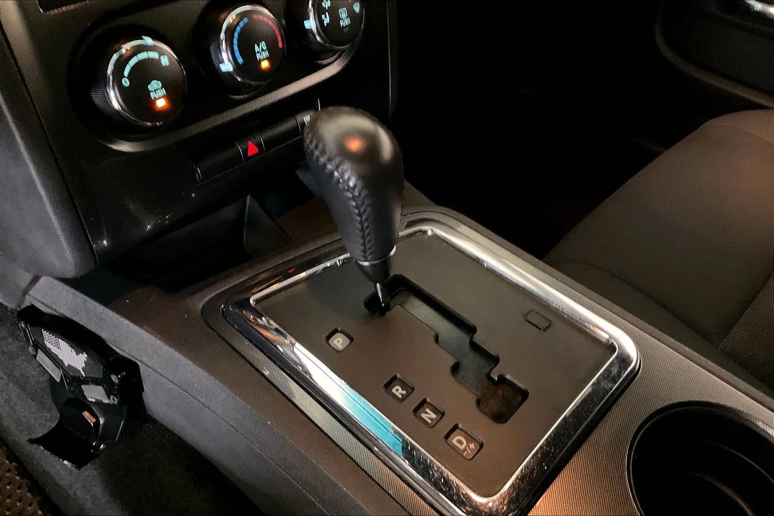 Used 2009 Brilliant Black Pearl Dodge R/T image 14