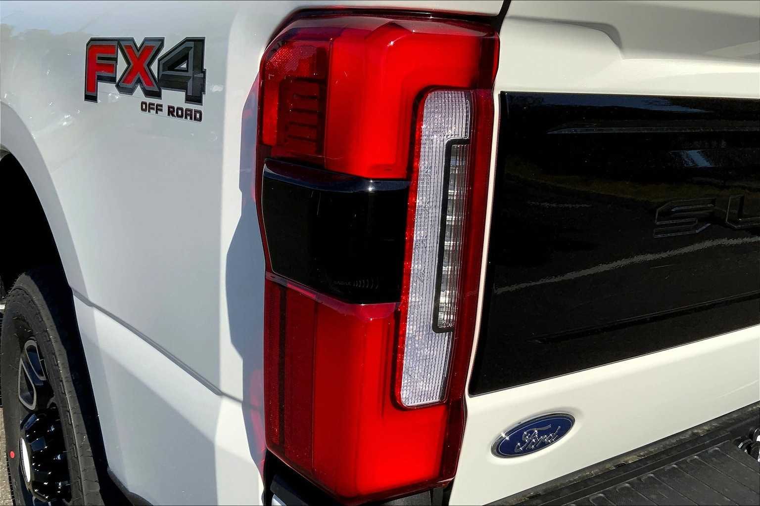 2025 Ford F-350 Super Duty Platinum - Photo 14