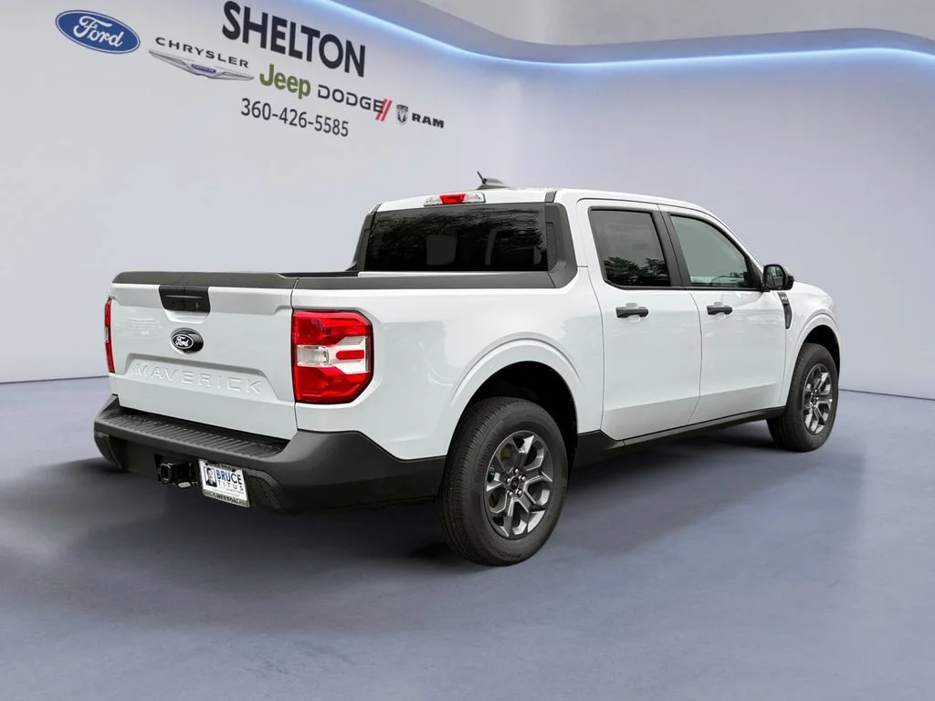 New 2025 Space White Metallic Ford XLT image 5