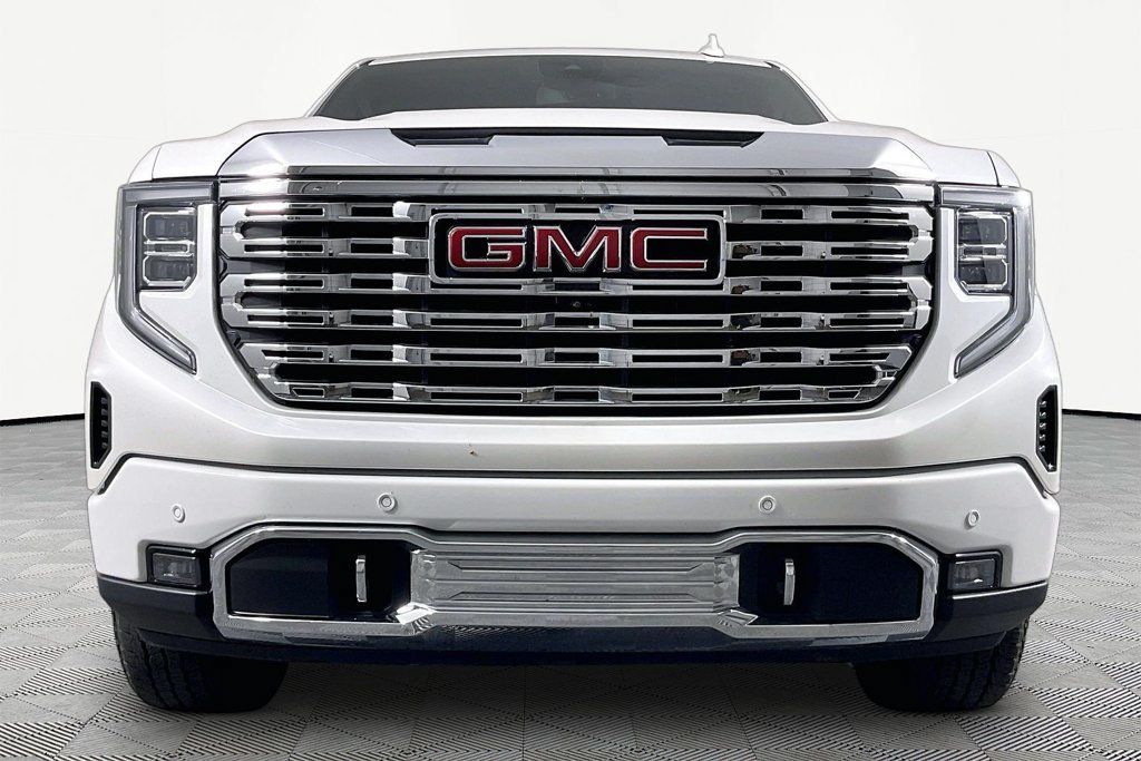 Used 2022 WHITE FROST TRICOAT GMC Denali image 2