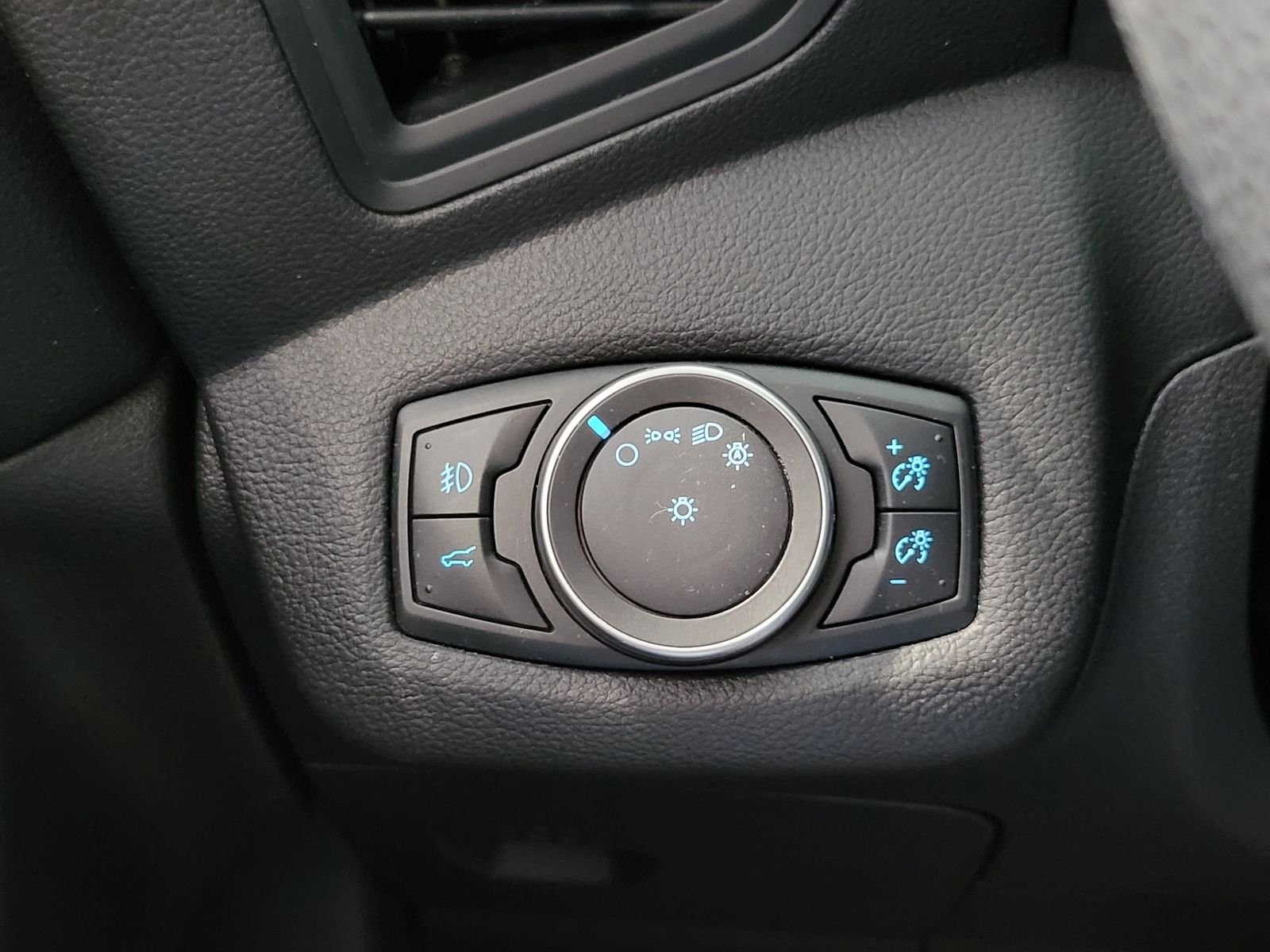 Used 2018 Blue Ford SE image 14