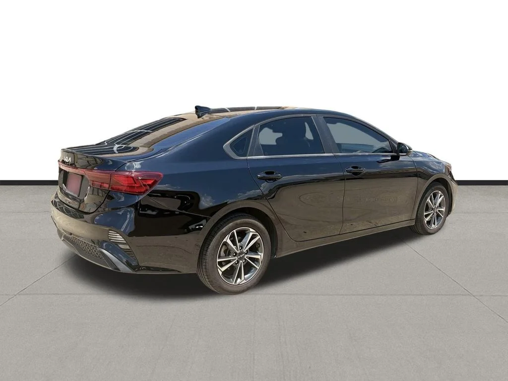 Used 2023 Aurora Black Pearl Kia LXS image 5