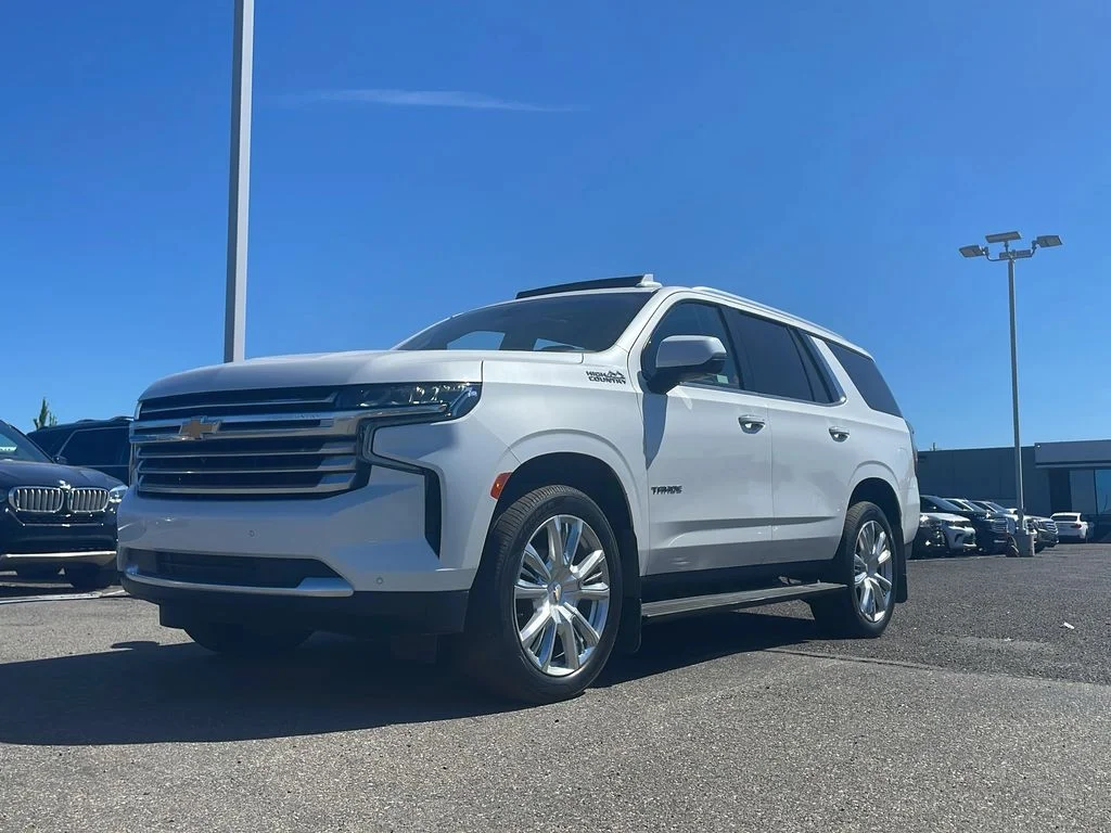 Used 2021 Iridescent Pearl Tricoat Chevrolet High Country image 36