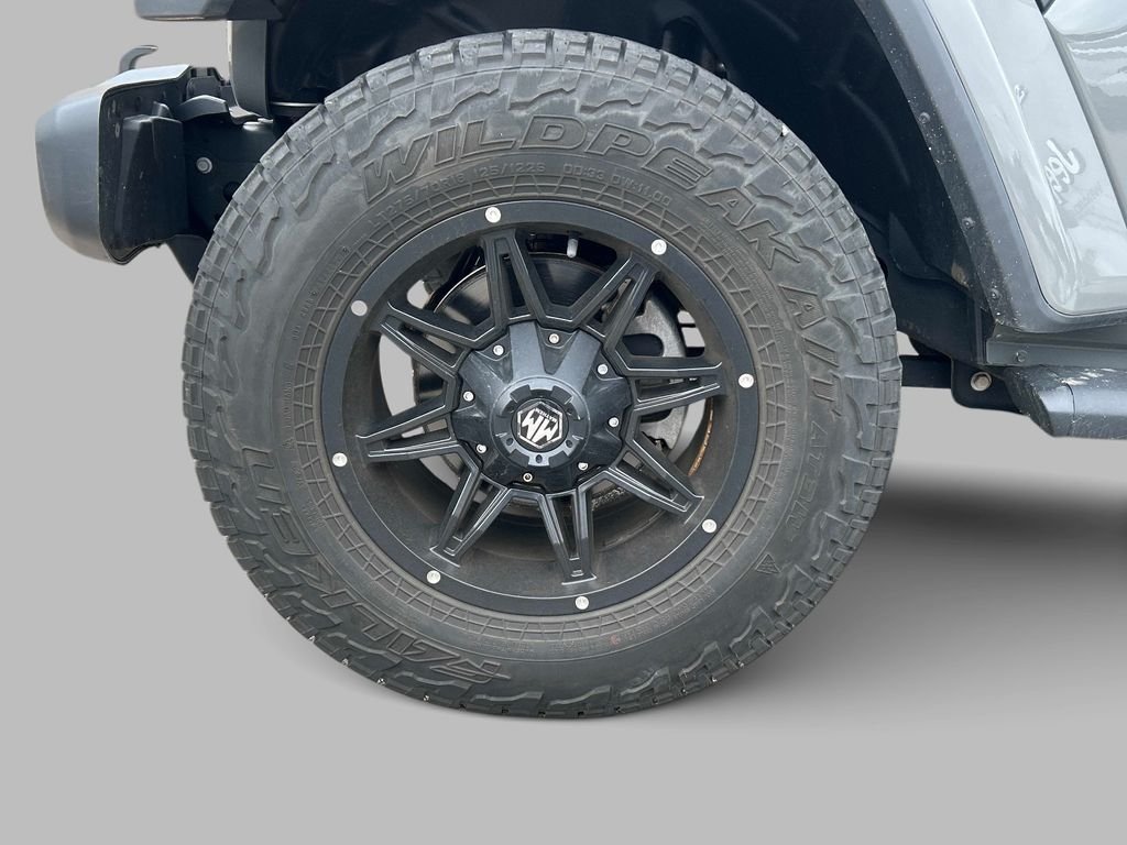 Used 2020 Gray Jeep Unlimited Sahara image 9