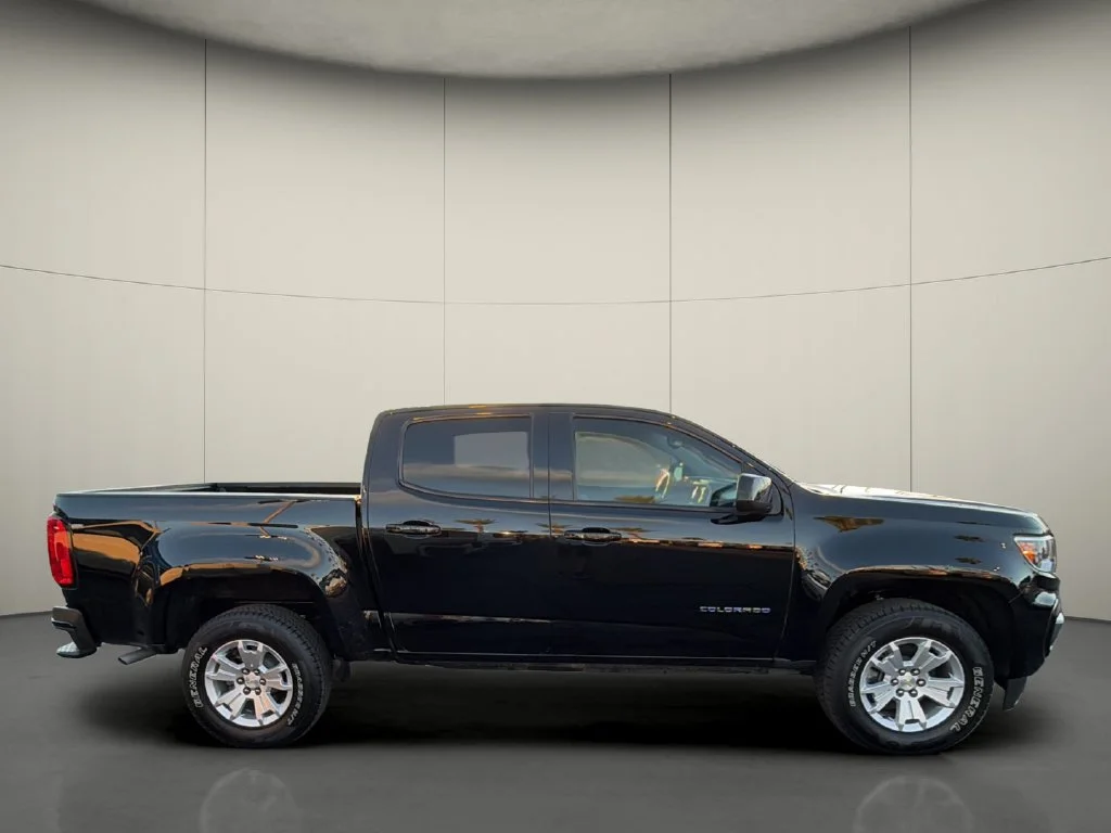 Used 2022 BLACK Chevrolet 2WD LT image 8
