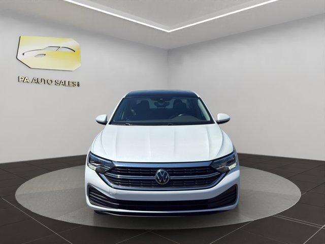 Used 2024 White Volkswagen SE image 2