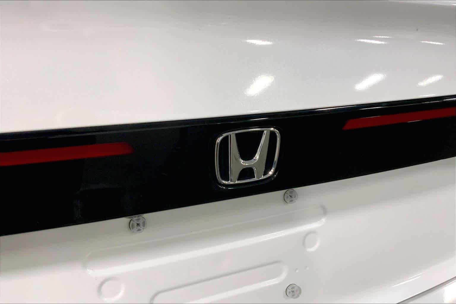 Used 2023 Platinum White Pearl Honda LX image 10