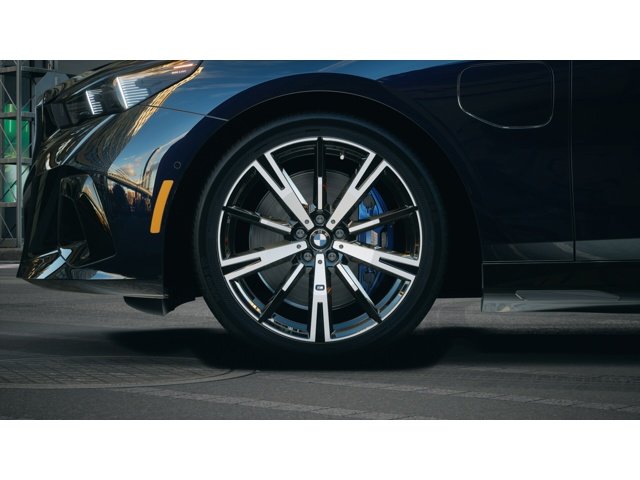 New 2027 Carbon Black Metallic BMW 550e image 7
