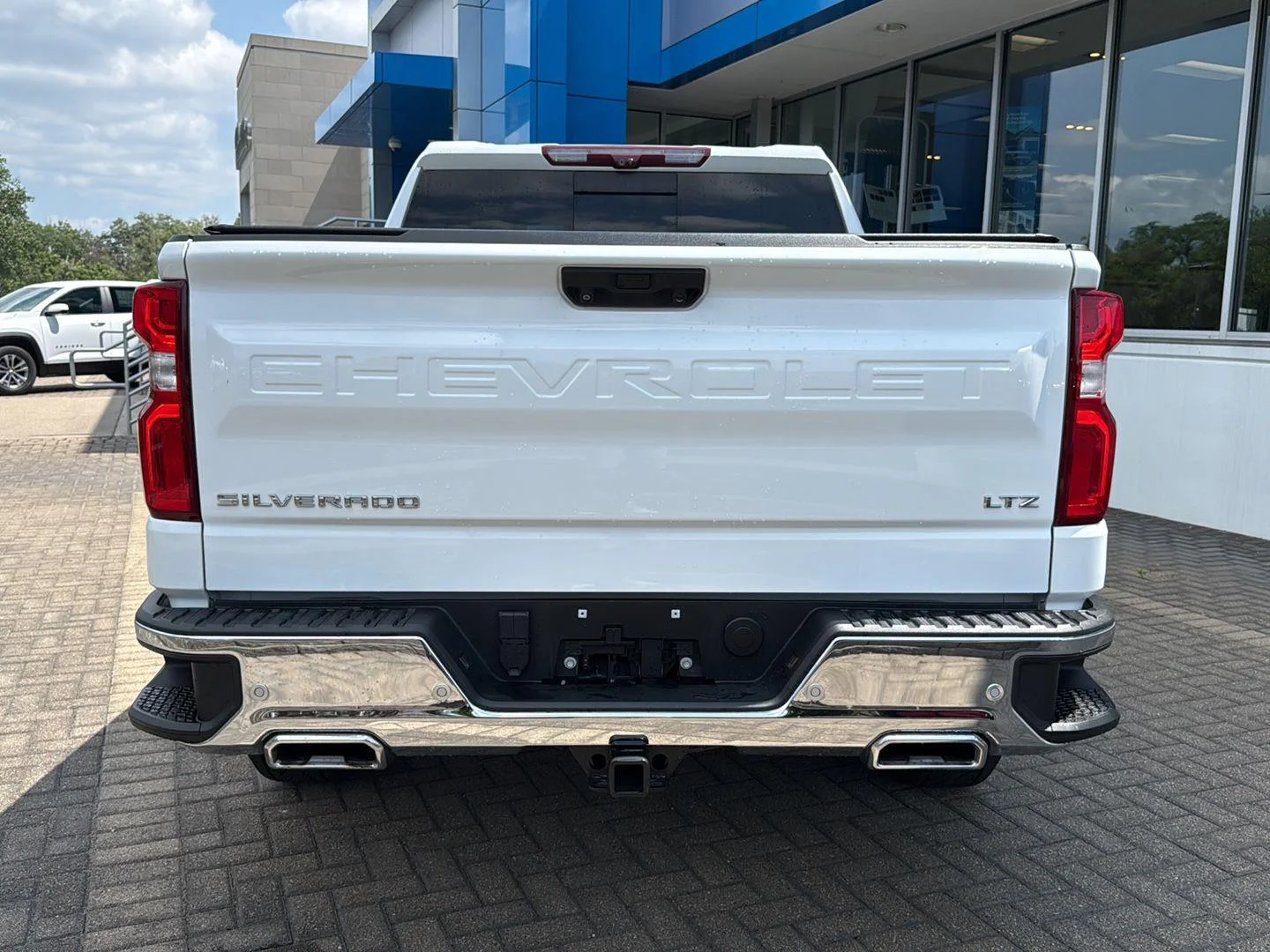 Used 2022 Summit White Chevrolet LTZ image 4