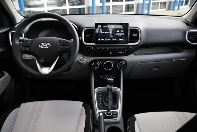 New 2026 Shimmering Silver Hyundai SEL image 6