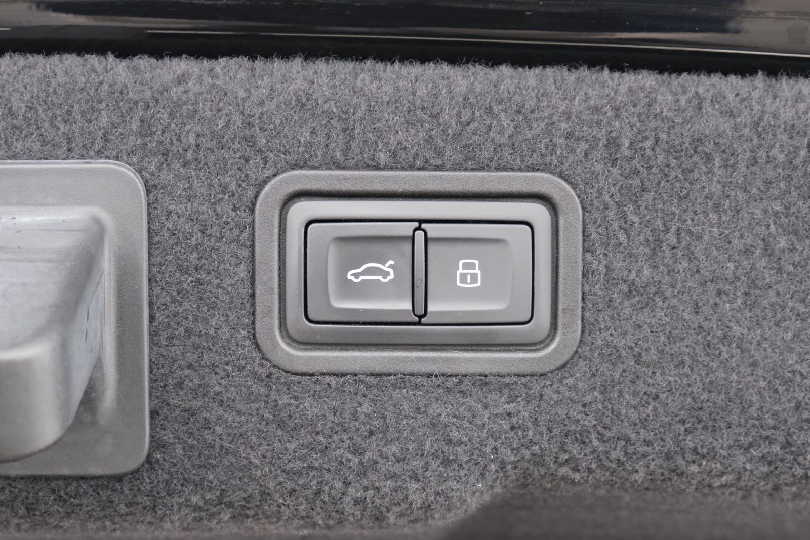 Used 2021 Black Metallic Audi 4.0 image 39