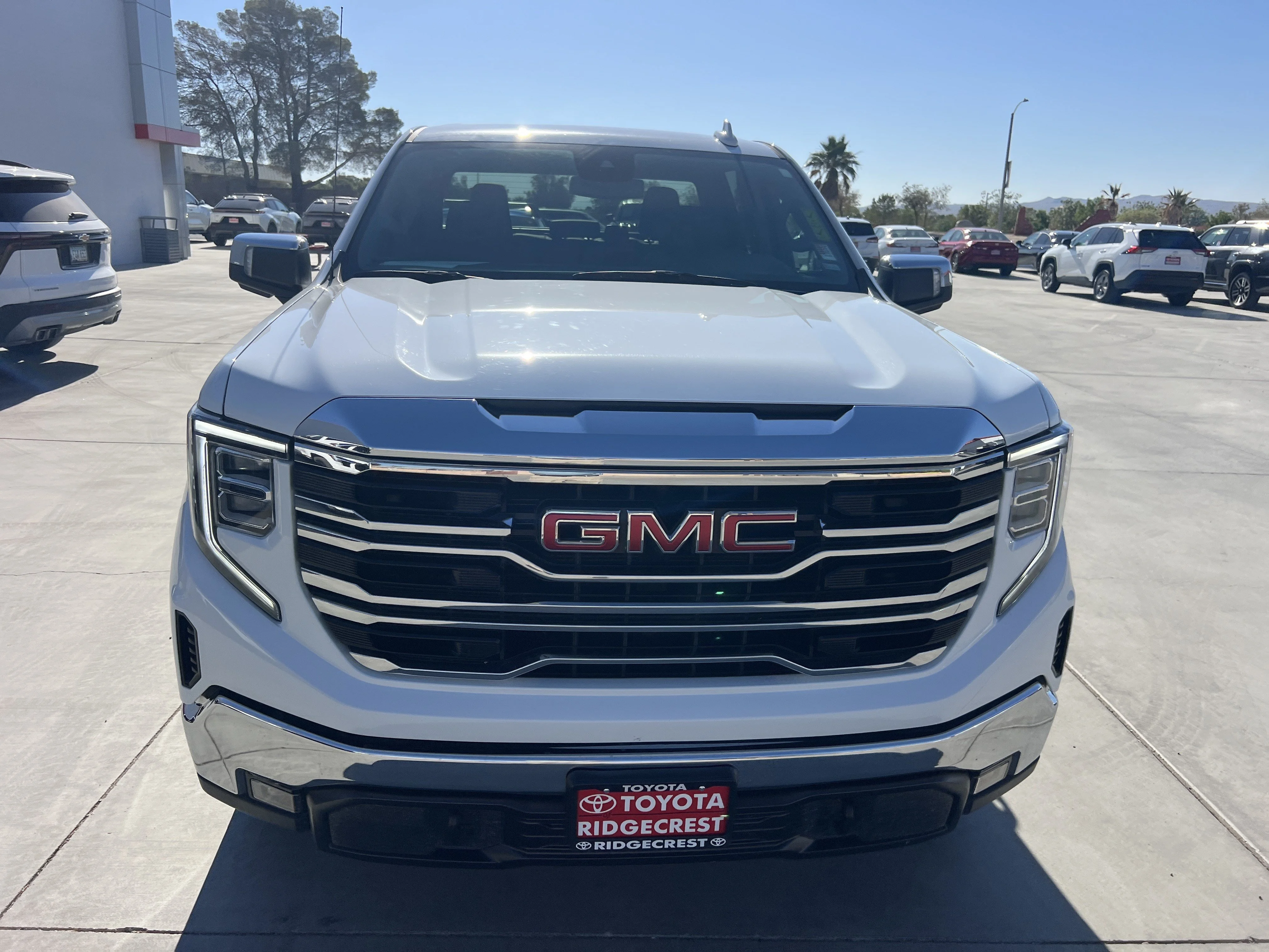 Used 2025 Summit White GMC SLT image 7