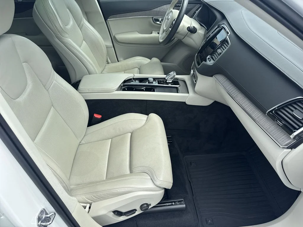 Used 2022 White Volvo T8 Inscription 7 Passenger image 13