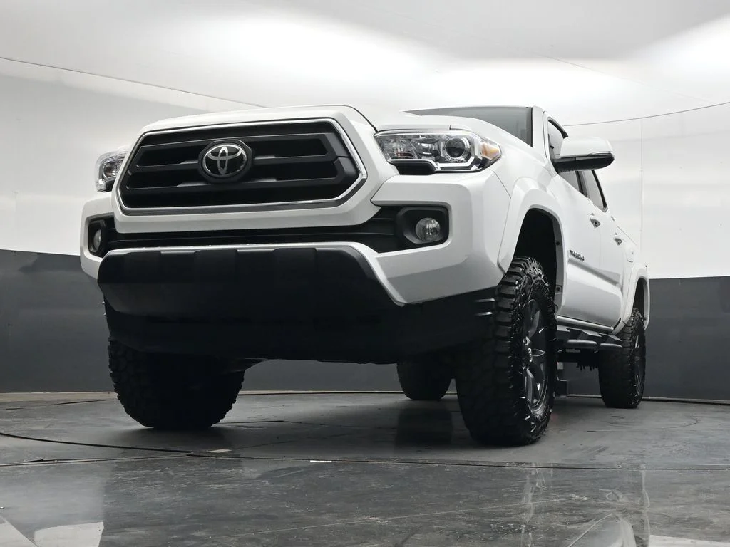 Used 2023 White Toyota SR5 image 26