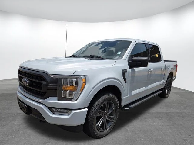 Used 2021 White Metallic Ford XLT image 3