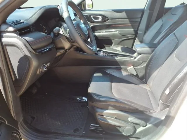 Used 2023  Jeep Trailhawk image 18