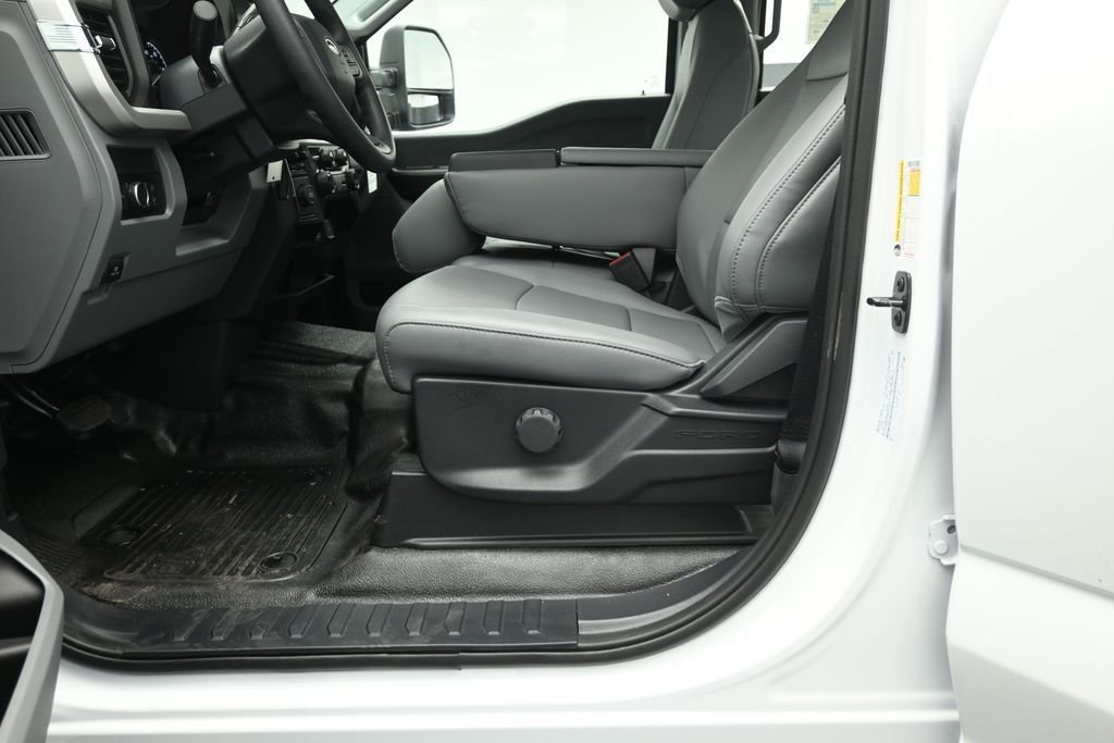 New 2026 Oxford White Ford XL image 8