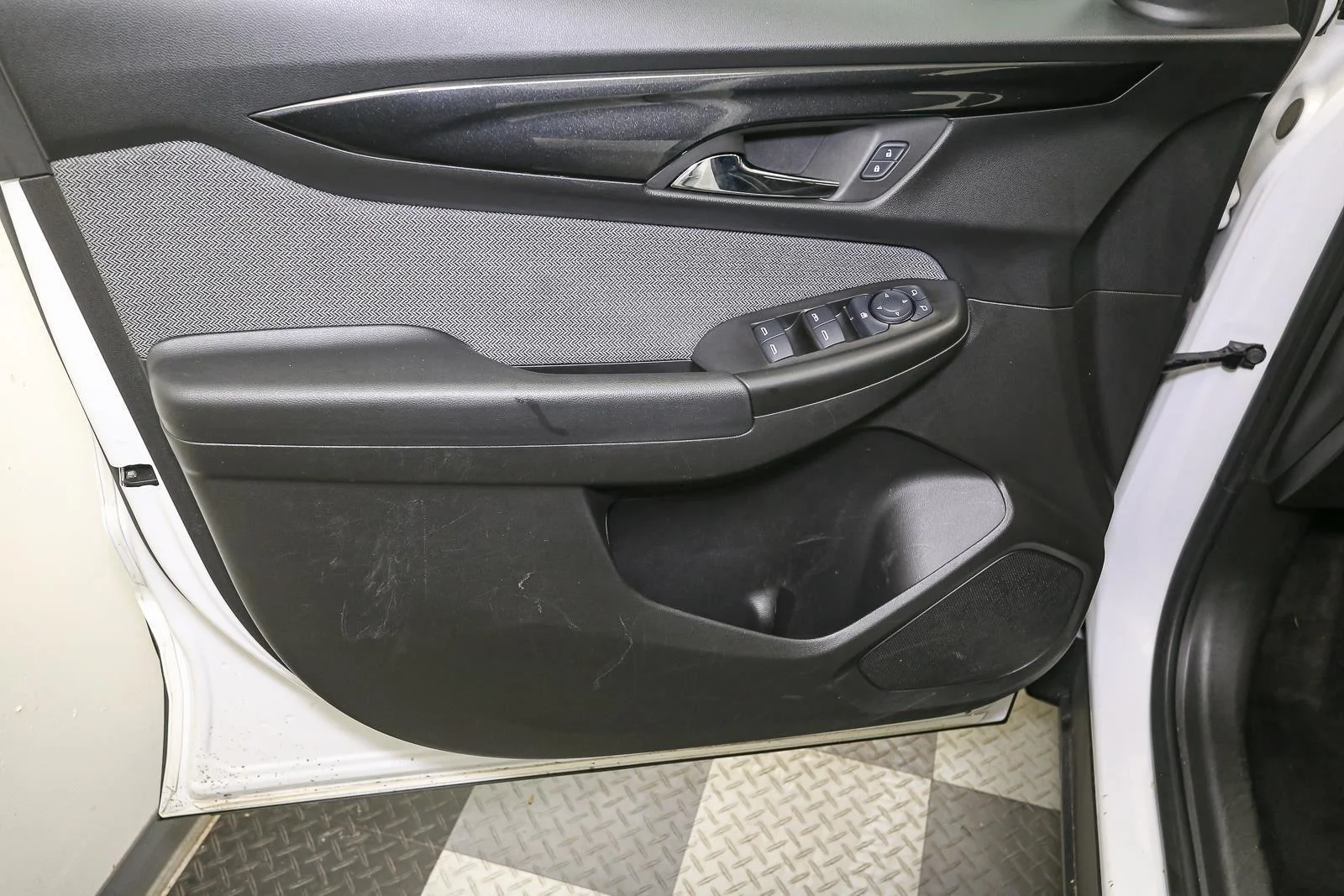 Used 2024 Summit White Chevrolet LT image 36