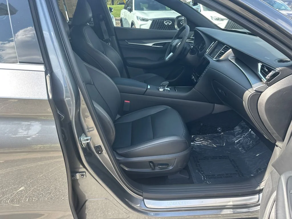 Used 2023 Gray INFINITI LUXE image 11