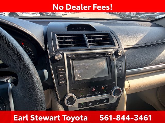 Used 2014 Gold Toyota L image 4