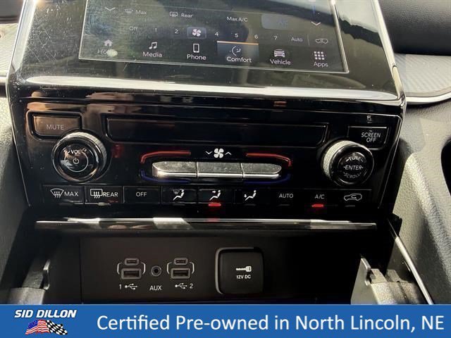 Used 2023 Diamond Black Crystal Pearlcoat Jeep Laredo image 17