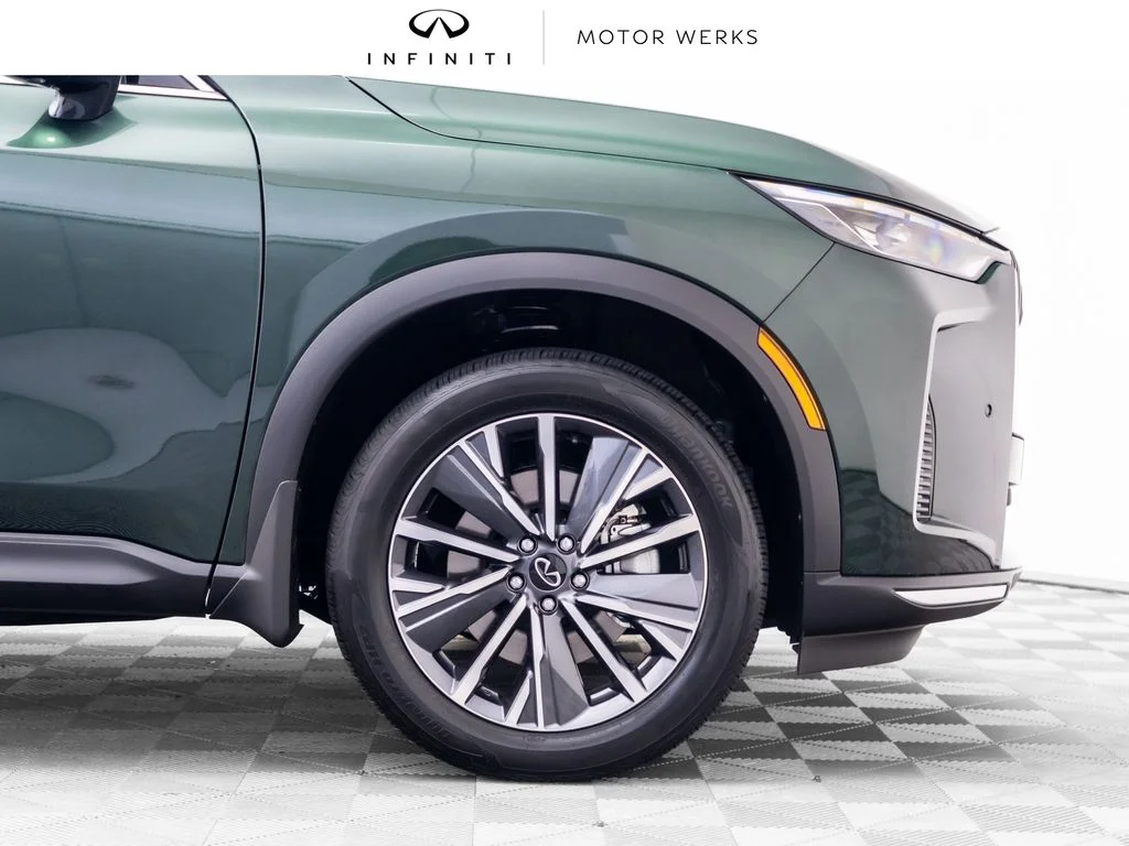 New 2027 DEEP EMERALD INFINITI Luxe AWD image 36
