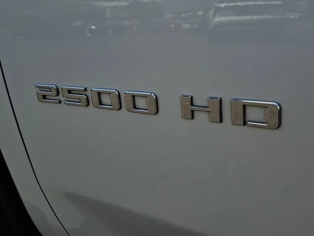 Used 2023 Iridescent Pearl Tricoat Chevrolet High Country image 34