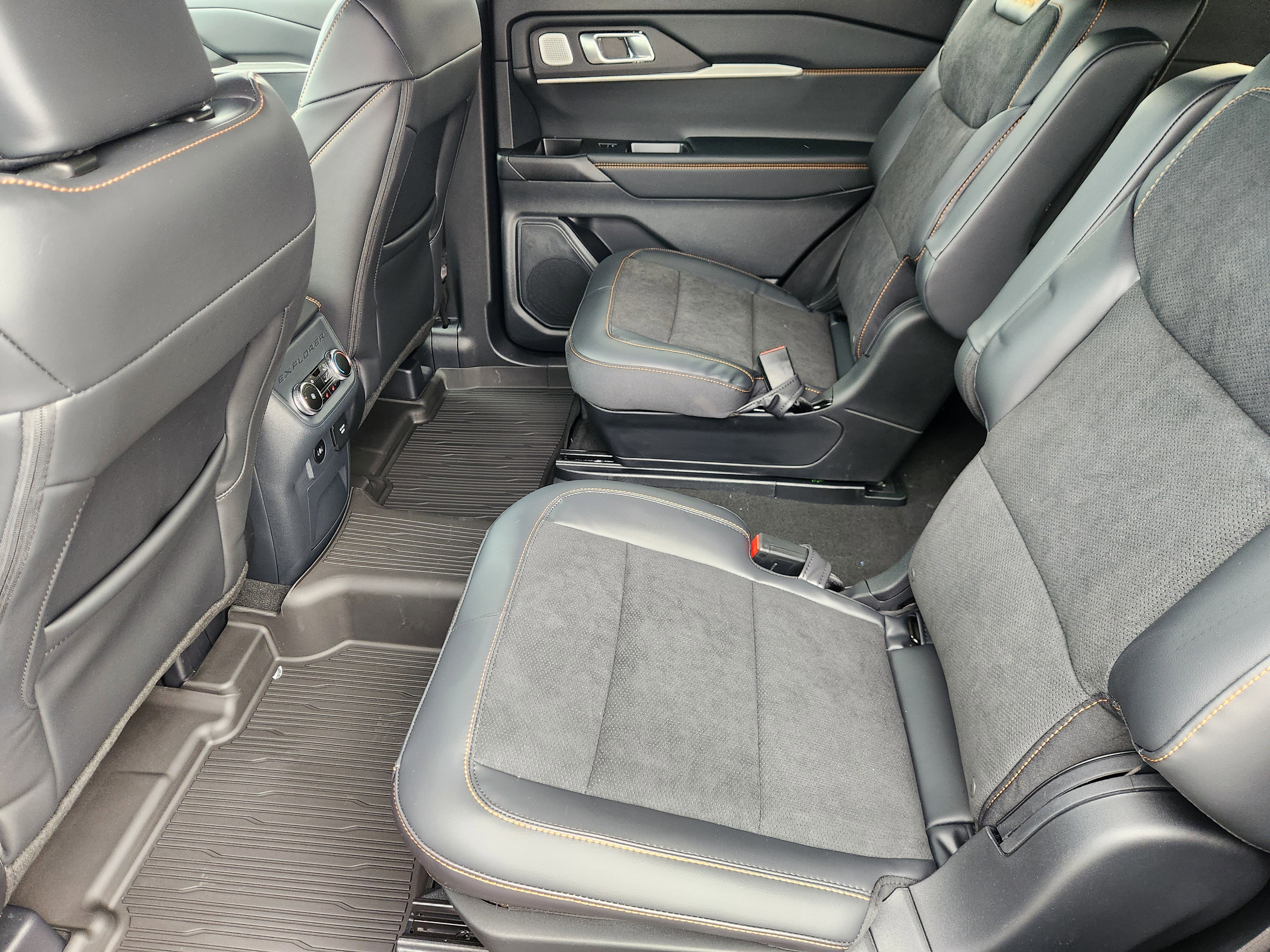 New 2026 Carbonized Gray Metallic Ford Tremor image 19