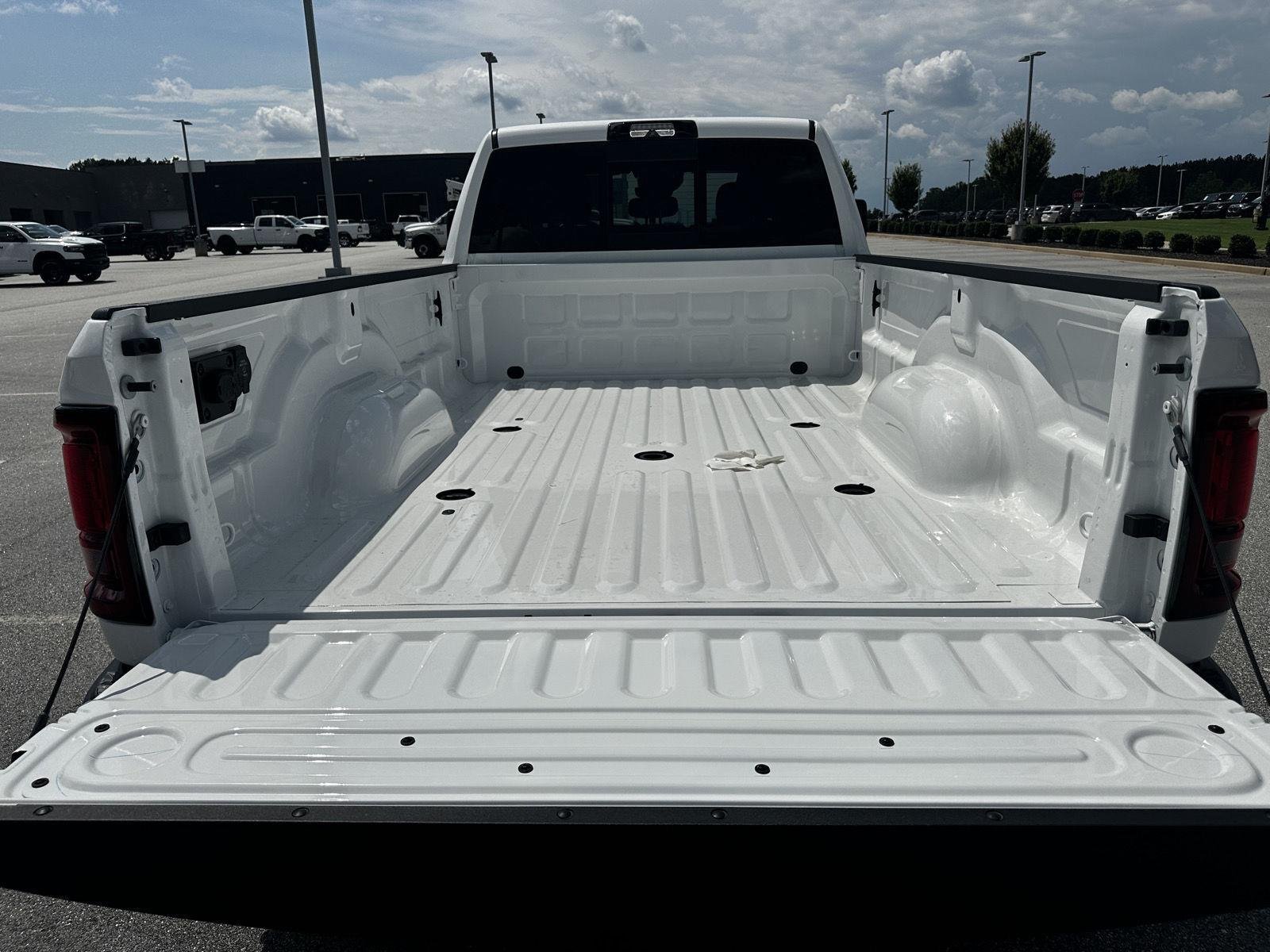 New 2026 Bright White Clear-Coat Exterior Paint RAM Tradesman image 16
