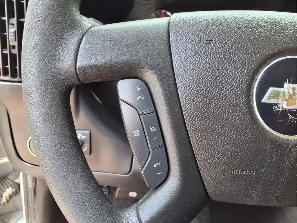 Used 2019 SUMMIT WHITE Chevrolet LT image 19