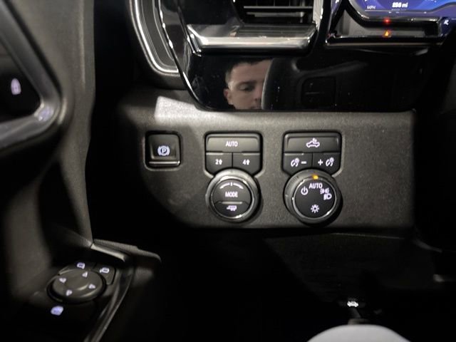 2025 Chevrolet Silverado 1500 LT - Photo 17