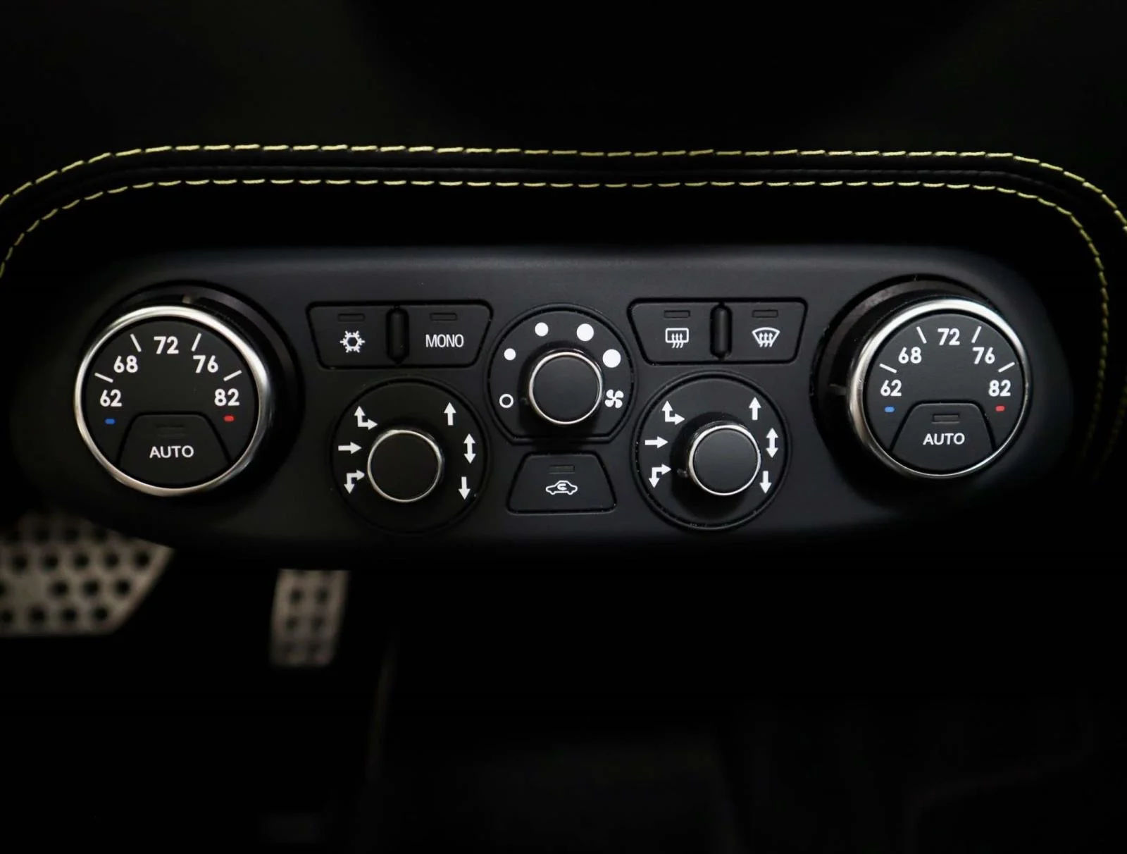 Used 2013 Giallo Modena Ferrari 2dr Conv image 33