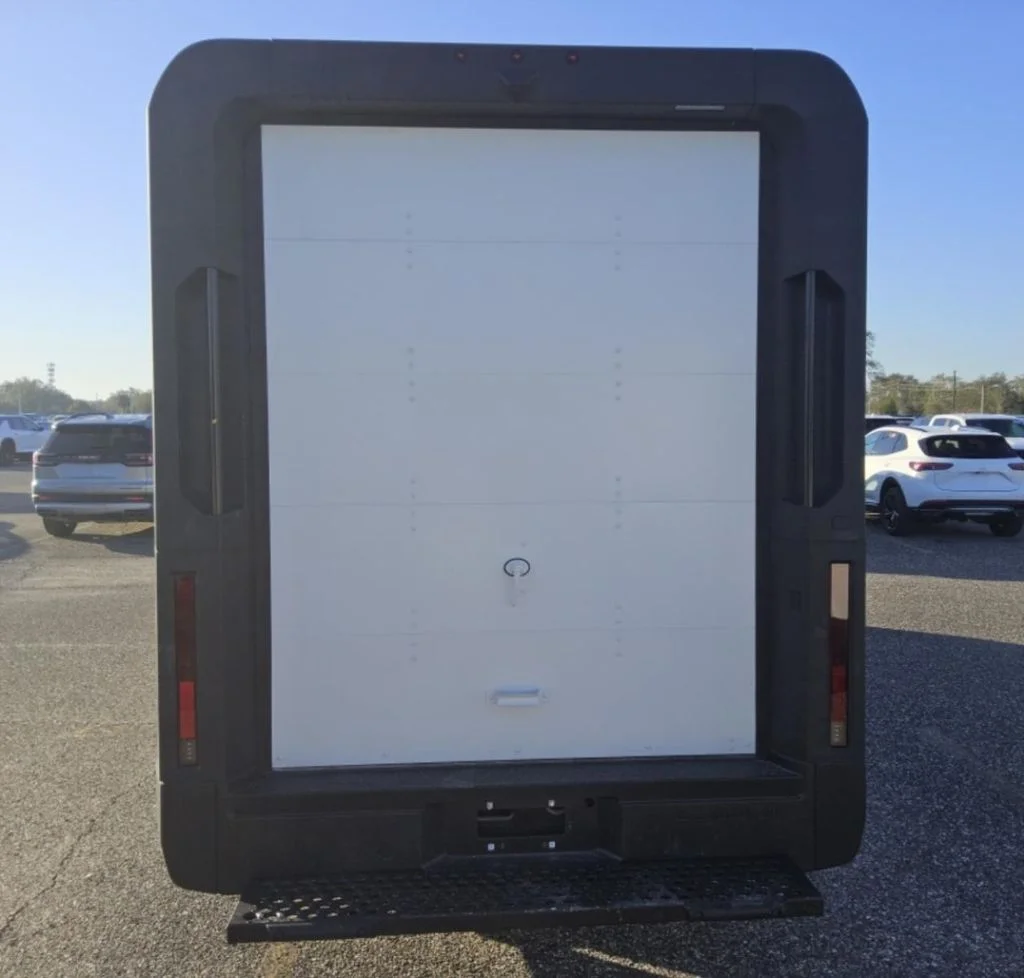 Used 2024 White BrightDrop Base image 3
