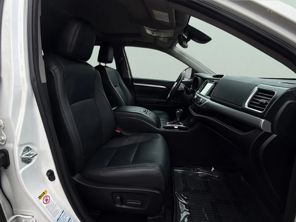 Used 2017 Blizzard Pearl Toyota XLE image 21