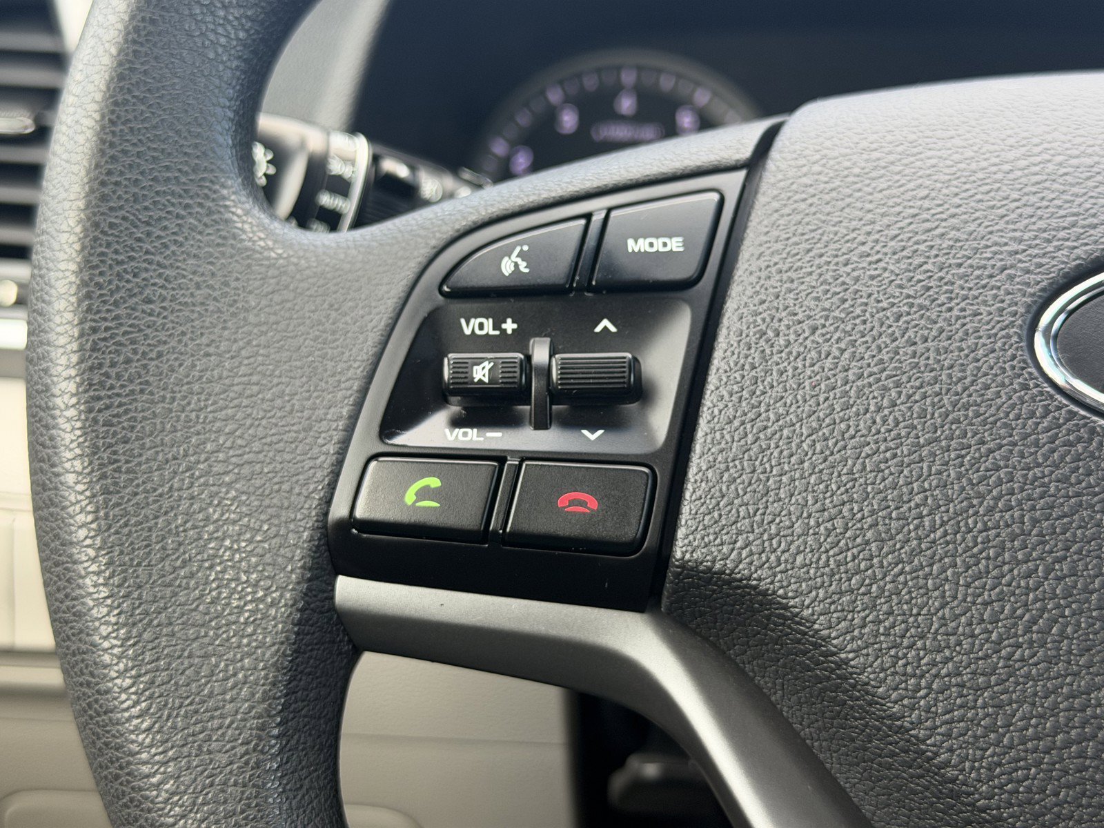Used 2018 Molten Silver Hyundai SEL image 18