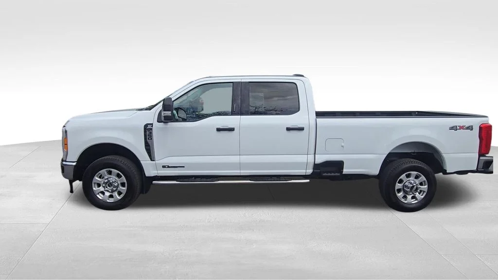 Used 2023 White Ford XLT image 5