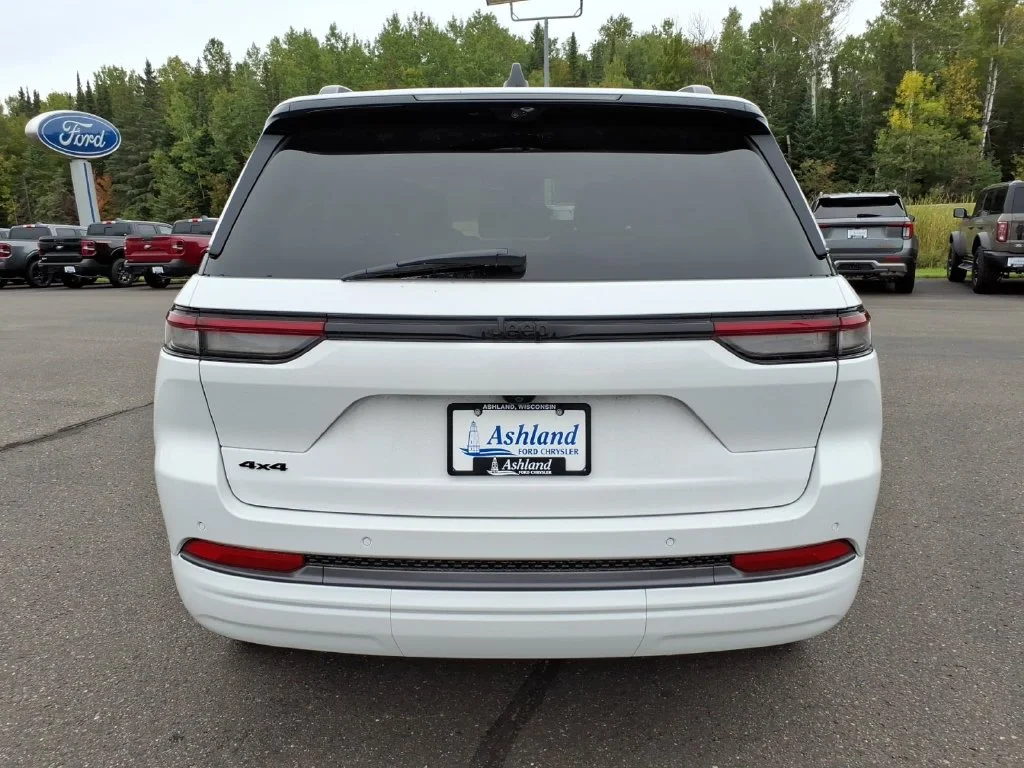 New 2026 White Jeep Limited Reserve image 6