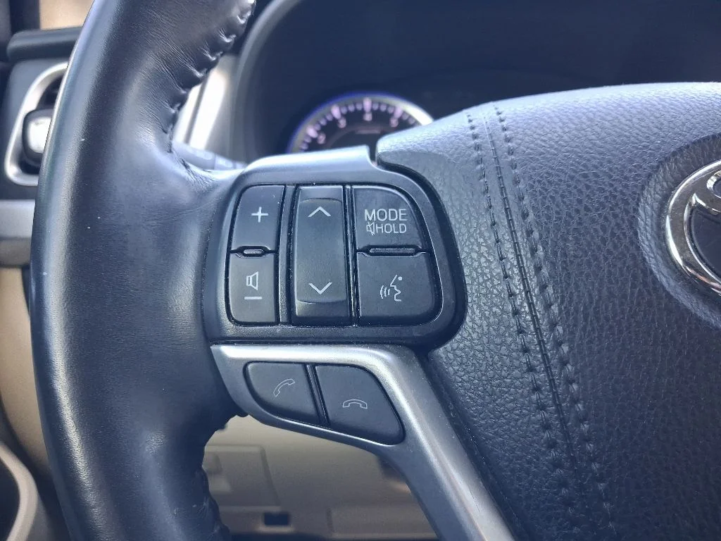 Used 2019 Gray Toyota Limited image 29