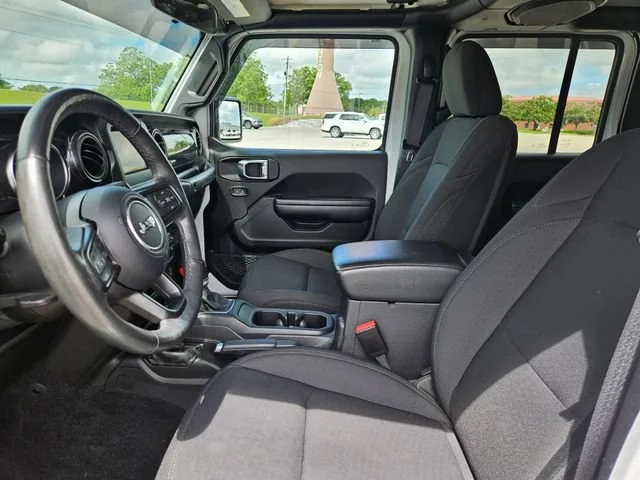 Used 2021  Jeep Unlimited Sport Altitude image 9