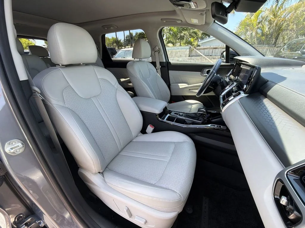 Used 2023 Silver Kia SX image 35