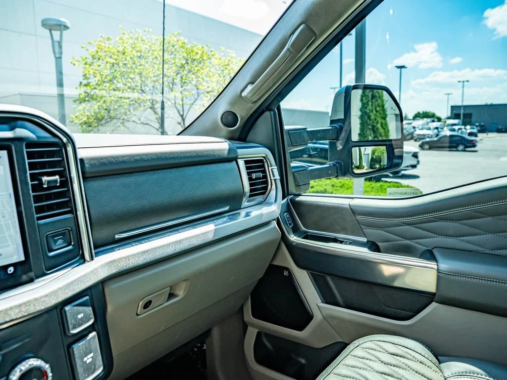 Used 2025 Agate Black Metallic Ford Platinum image 32