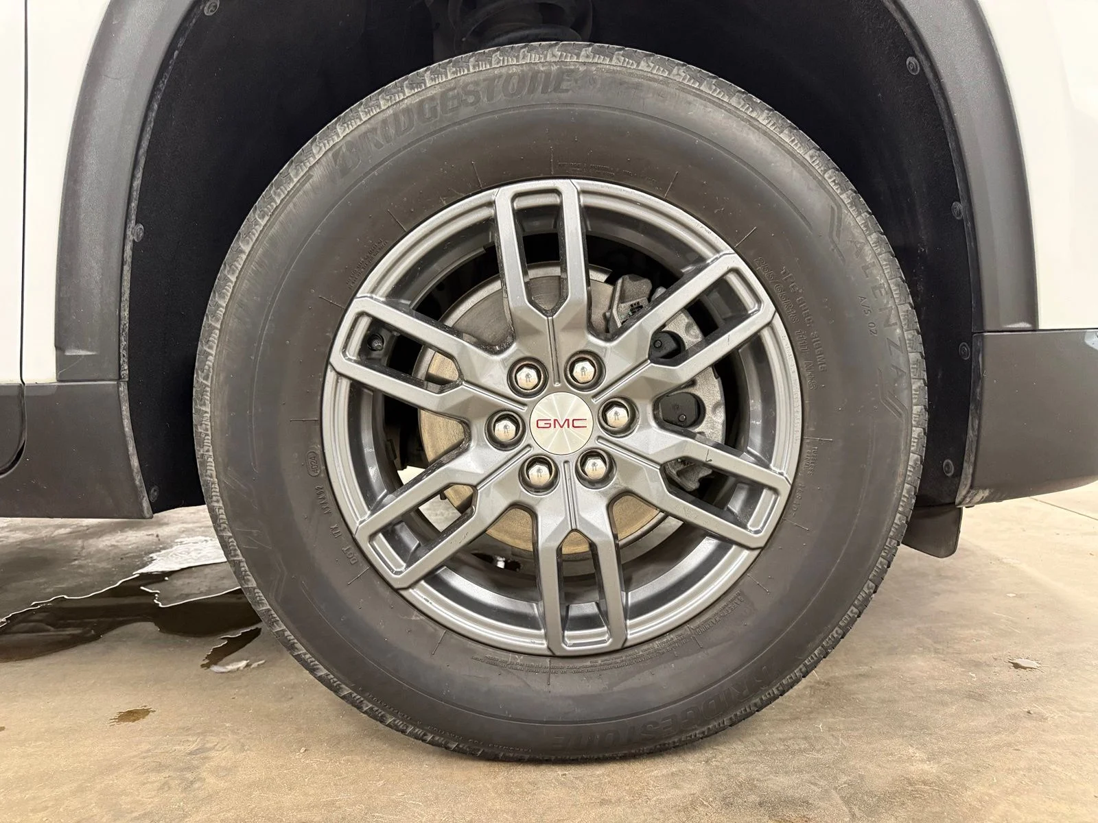 Used 2025 White GMC Elevation image 32