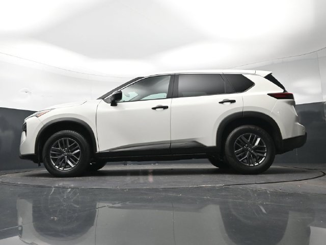 Used 2024 Glacier White Nissan S image 30