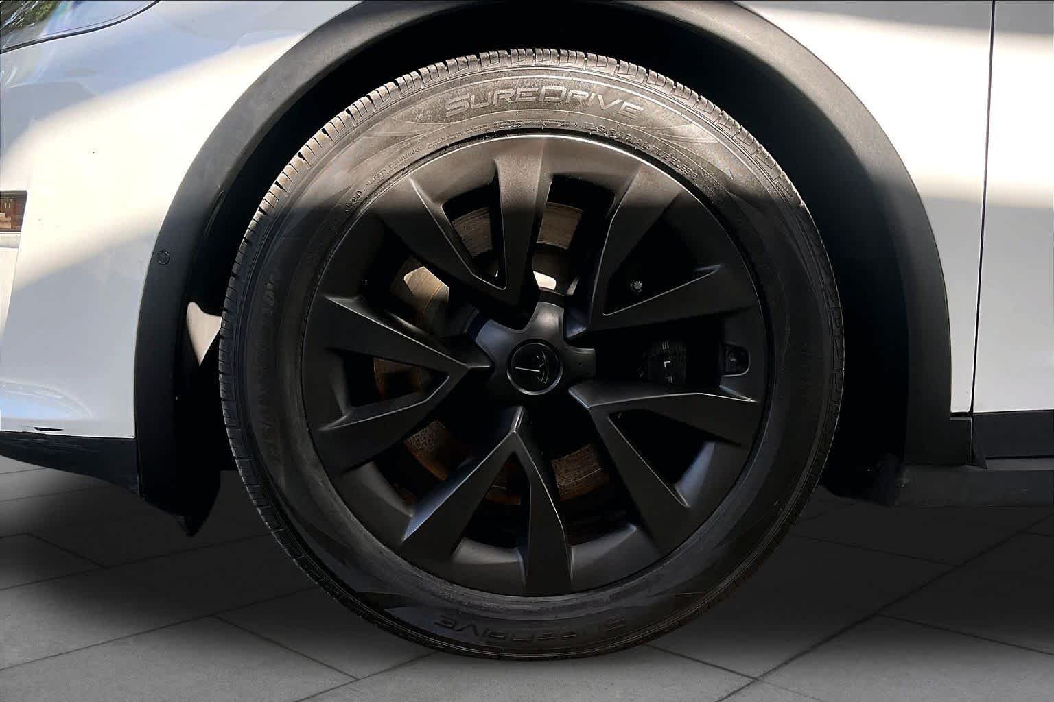 Used 2022 Pearl White Multi-Coat Tesla  image 10