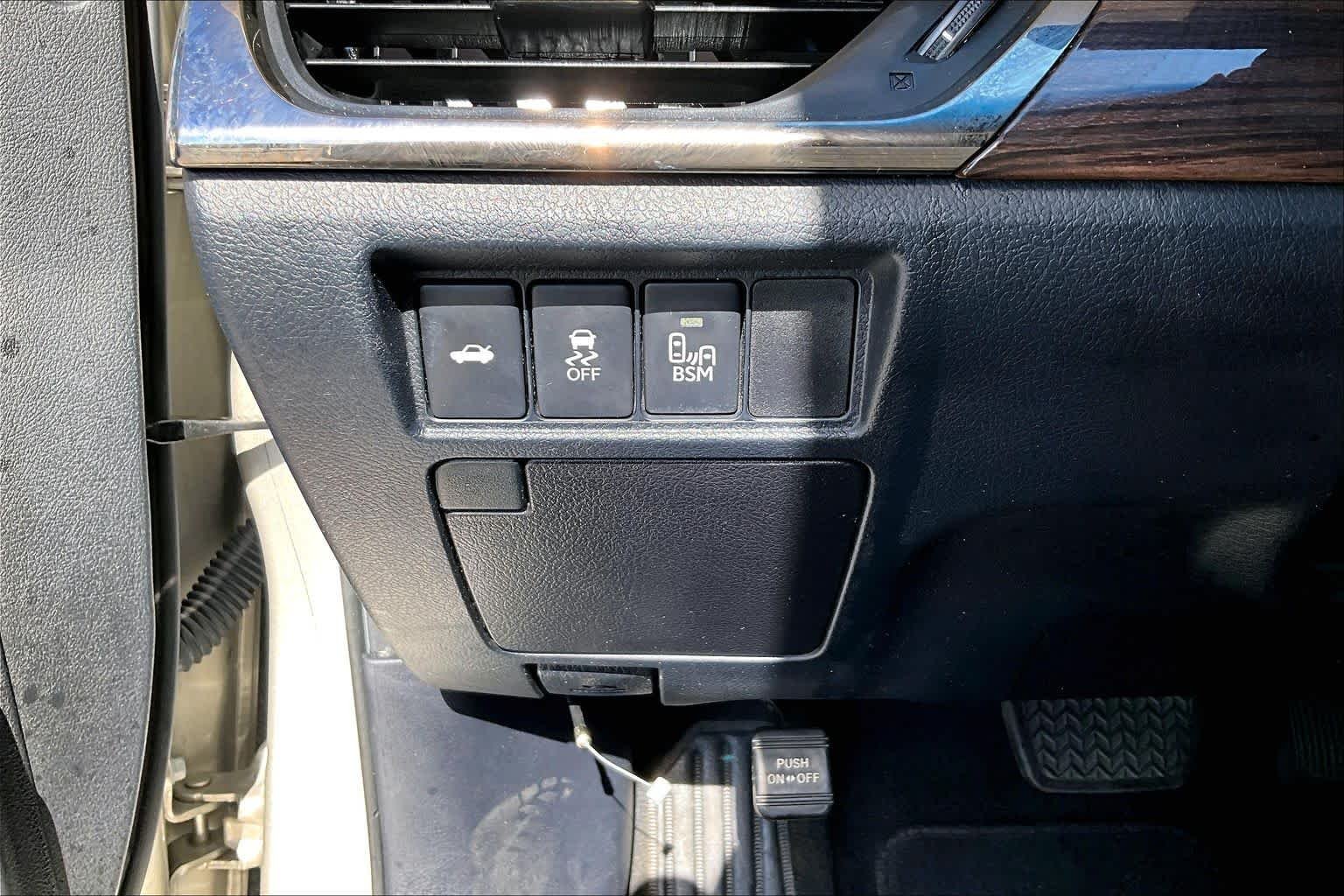 Used 2014 Creme Brulee Mica Toyota XLE image 33