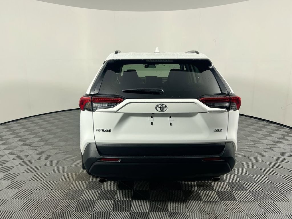 Used 2025 White Toyota XLE image 4