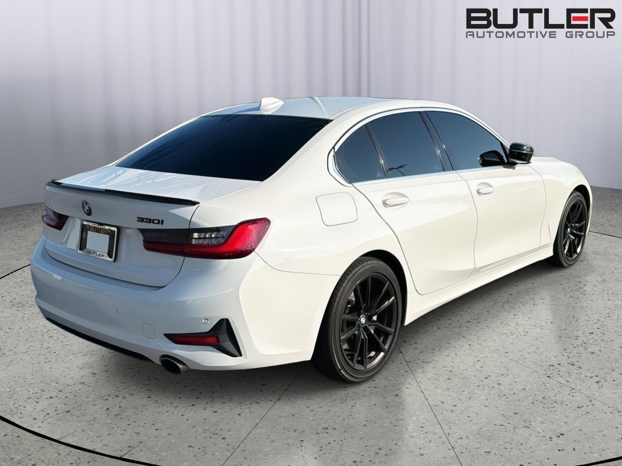 Used 2019 Alpine White BMW 330i image 7