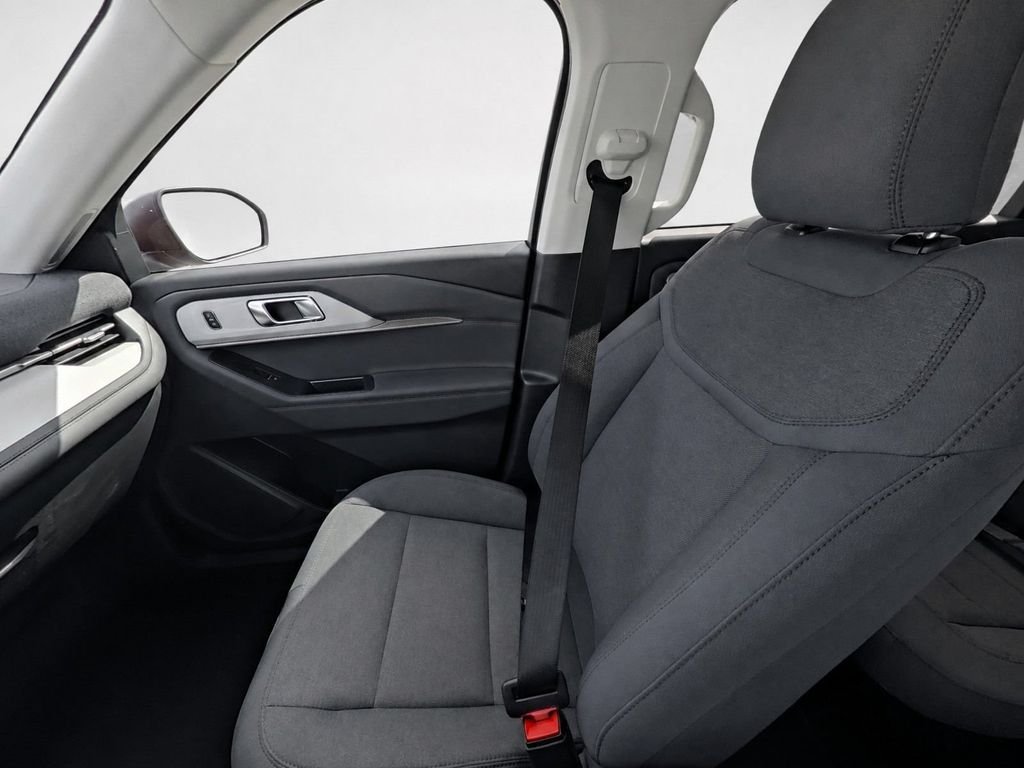 New 2026 Space White Metallic Ford Active image 15