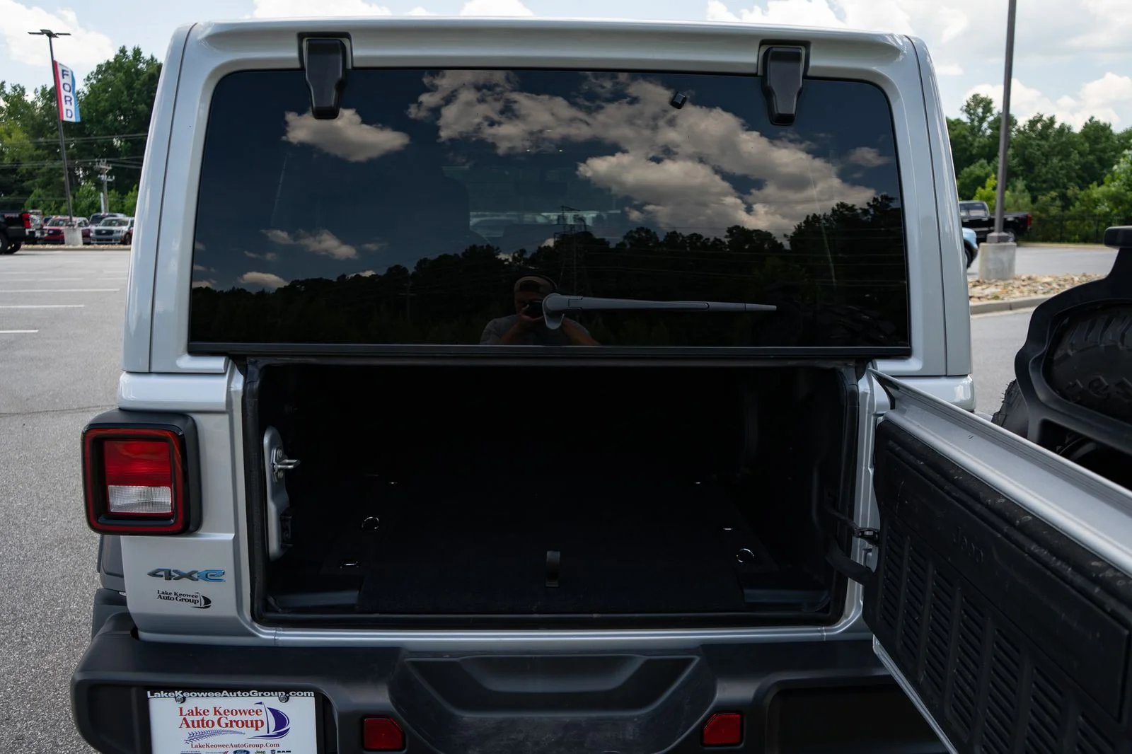 Used 2023 Silver Jeep Willys 4xe image 9
