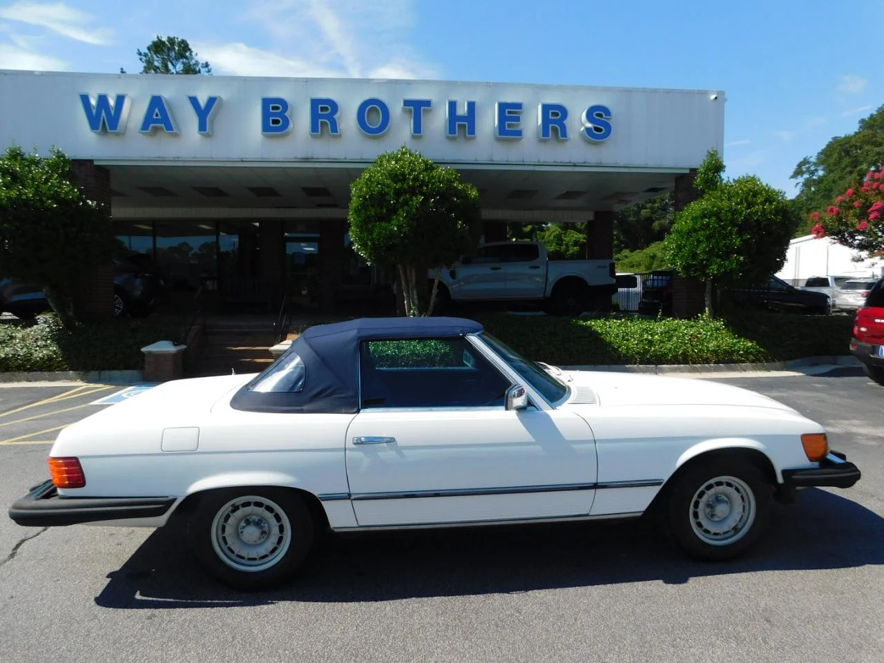 Used 1980 White Mercedes-Benz Convertible image 1